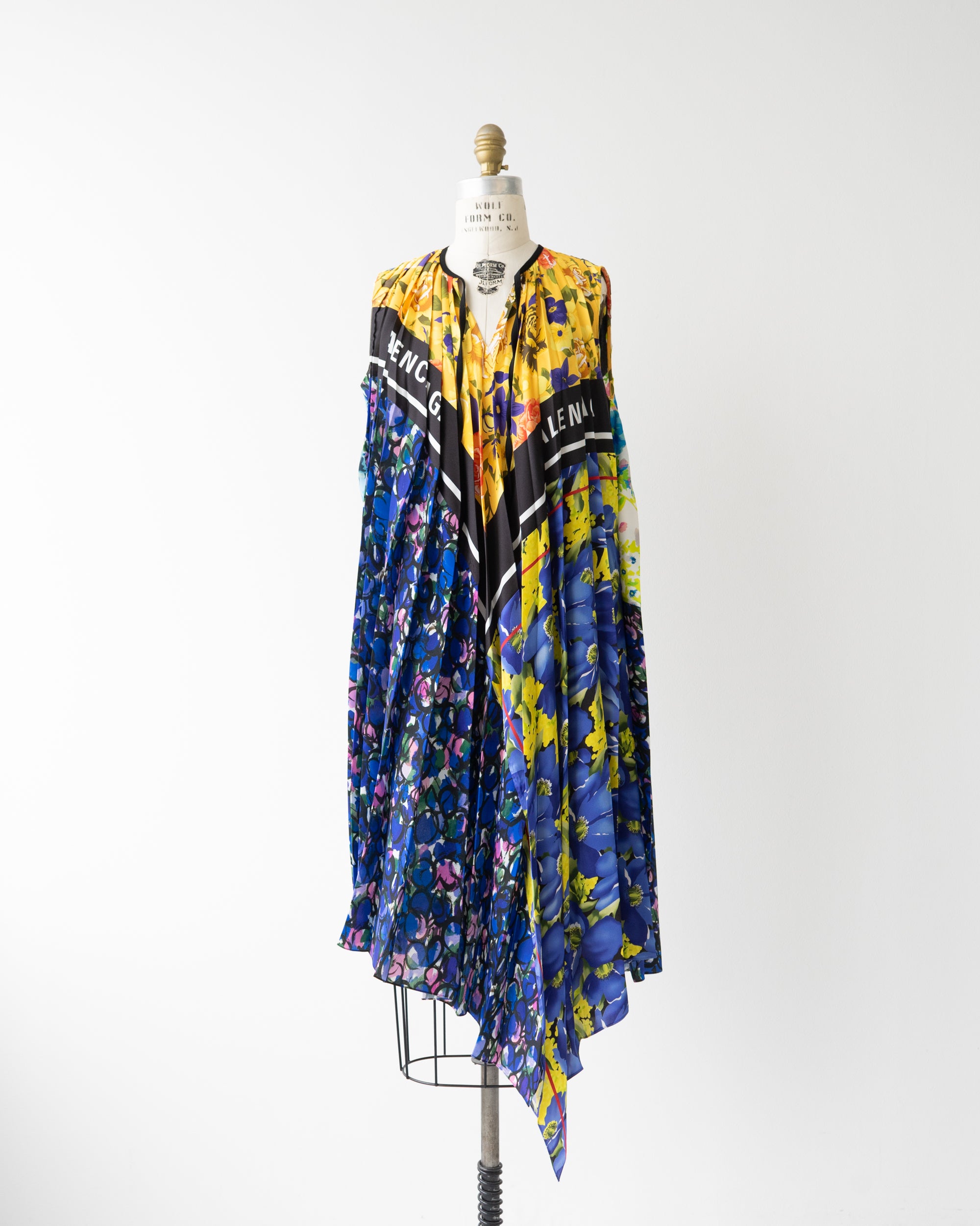 〈BALENCIAGA by Demna Gvasalia〉Sleeveless Dress