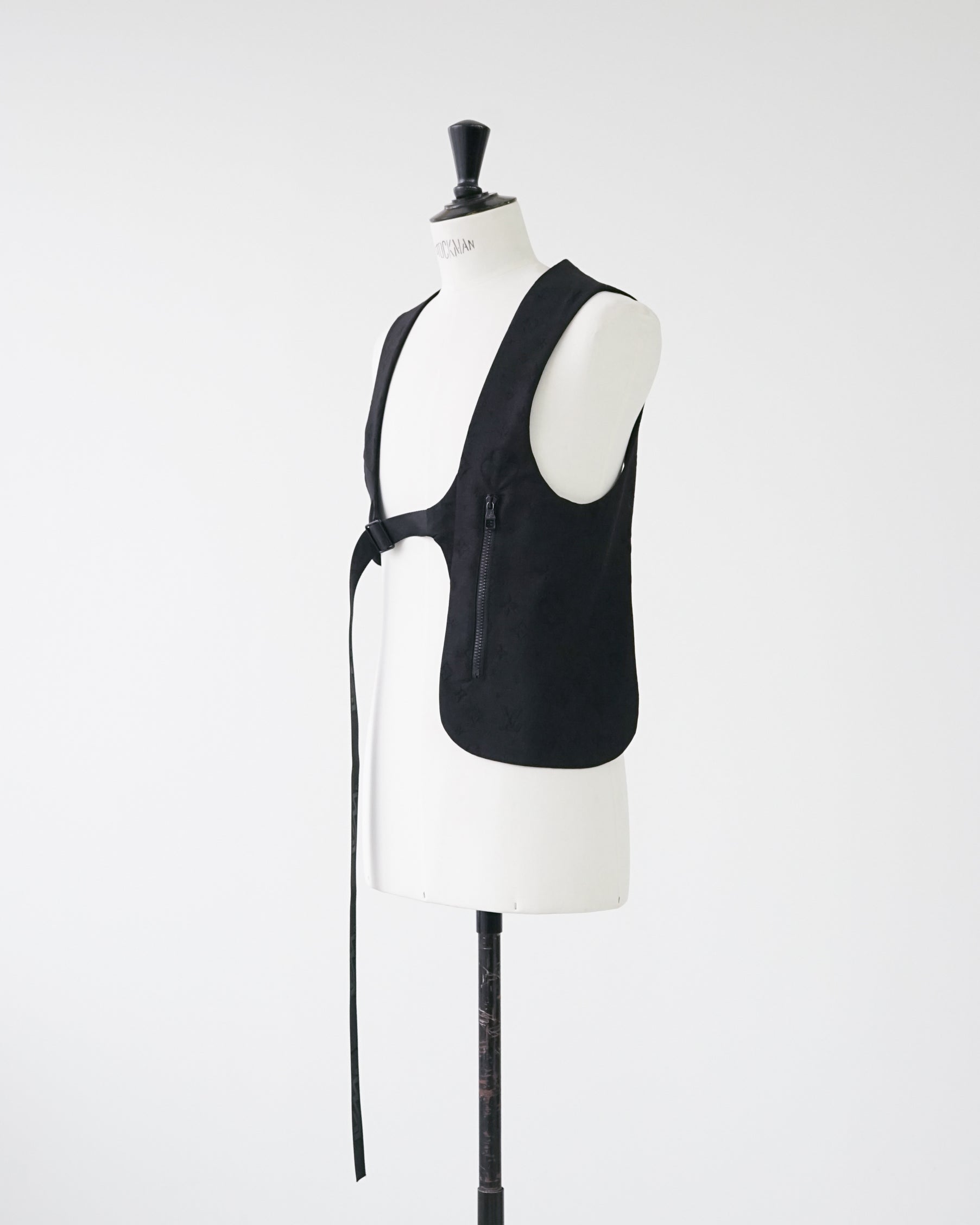 〈LOUIS VUITTON by Virgil Abloh〉Monogram Asymmetry Vest