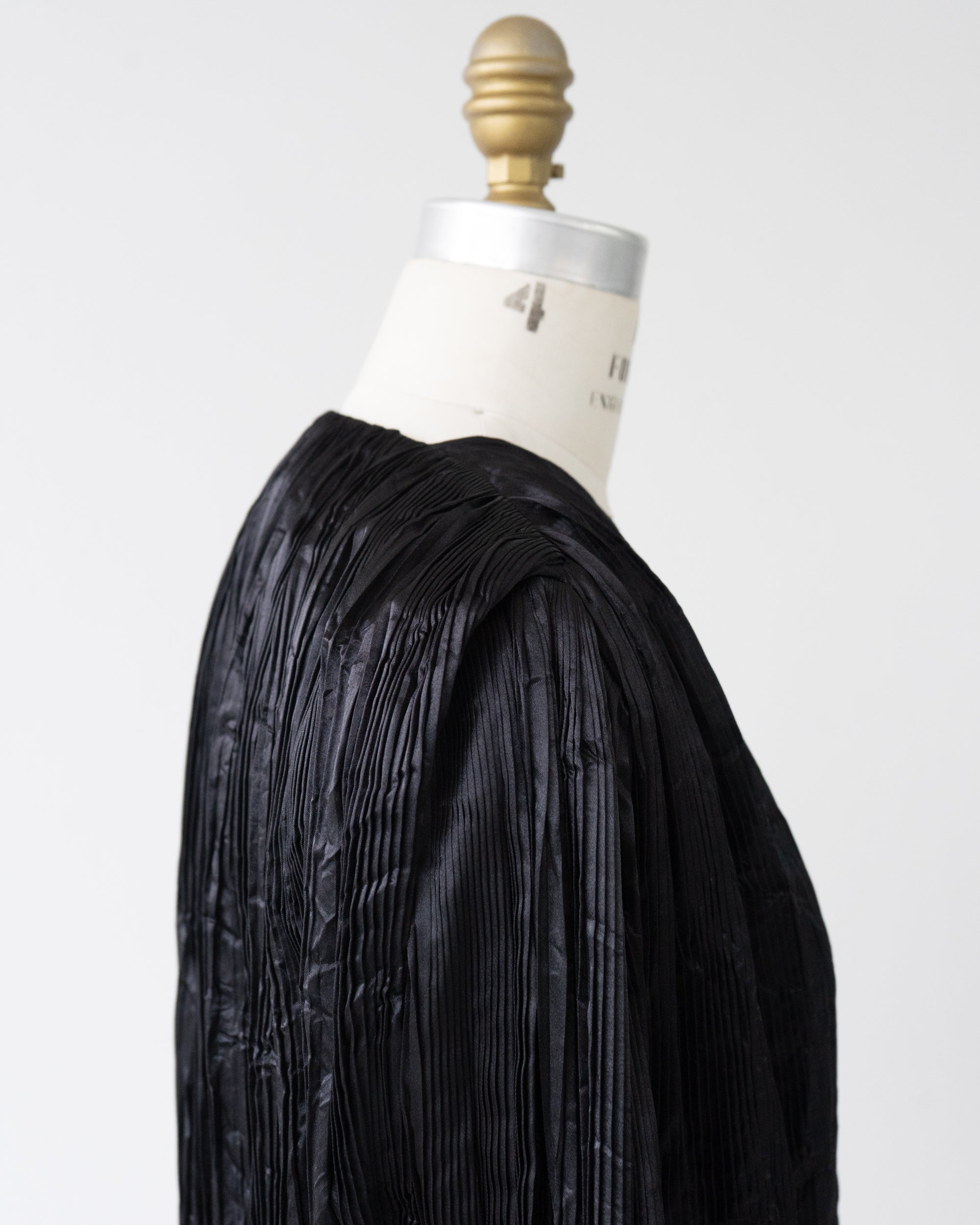 〈BALENCIAGA by Demna Gvasalia〉Pleats dress