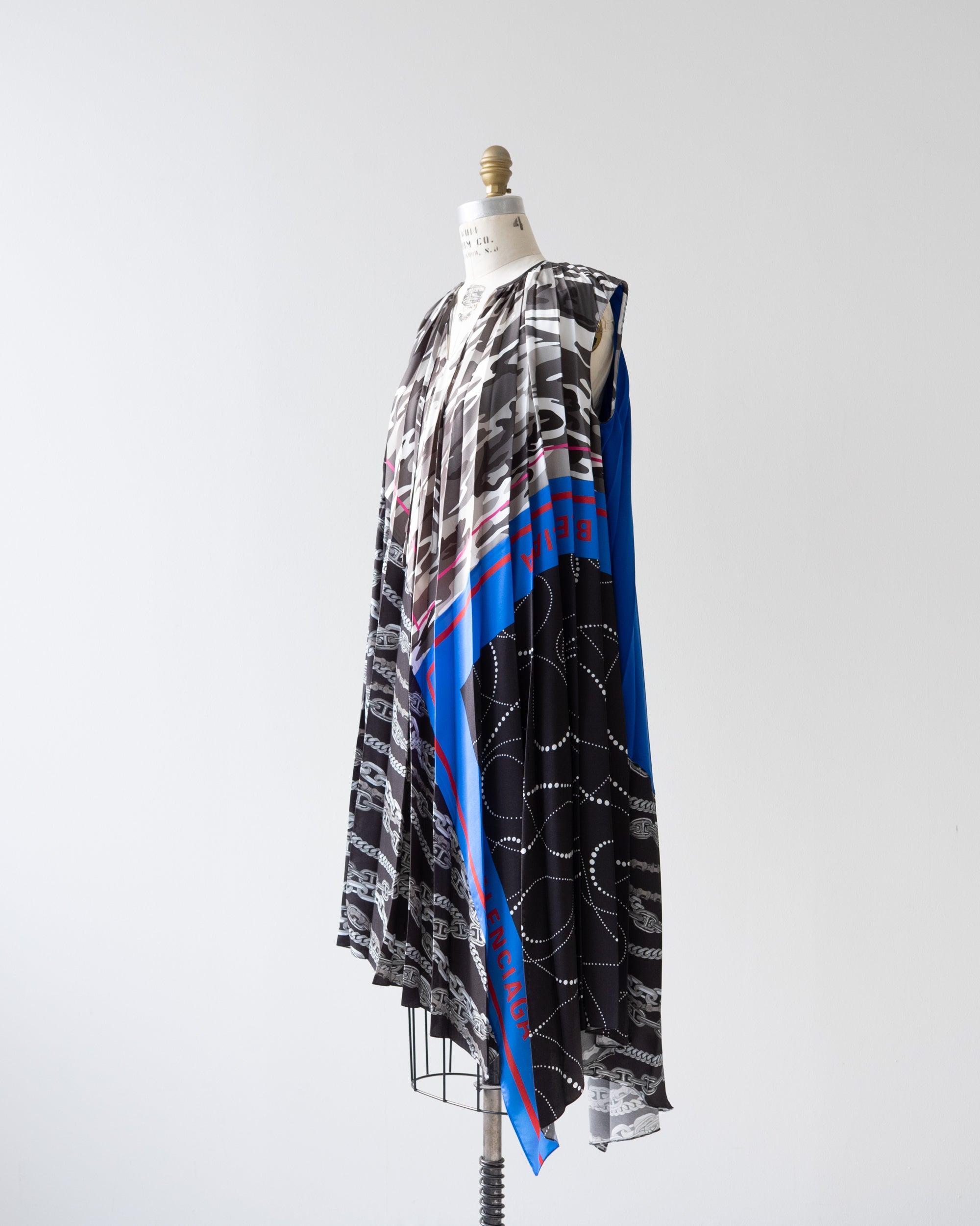 〈BALENCIAGA by Demna Gvasalia〉Pleats Dress