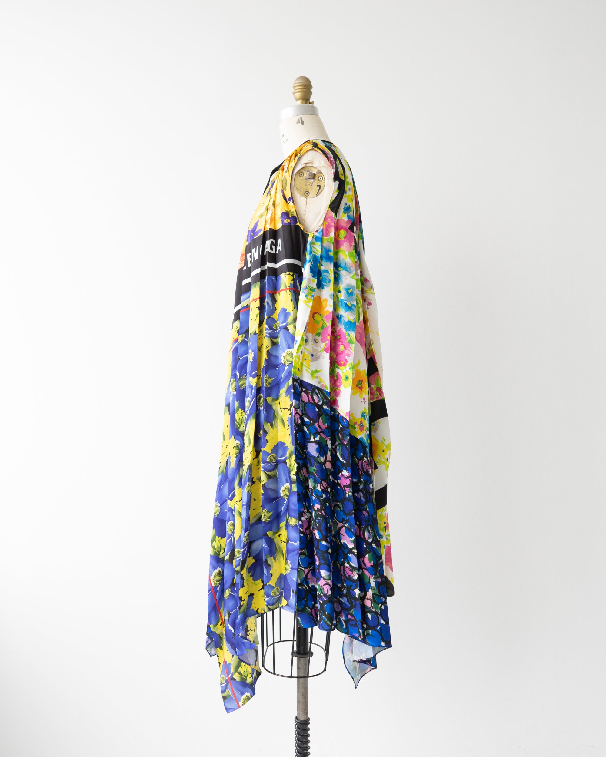 〈BALENCIAGA by Demna Gvasalia〉Sleeveless Dress