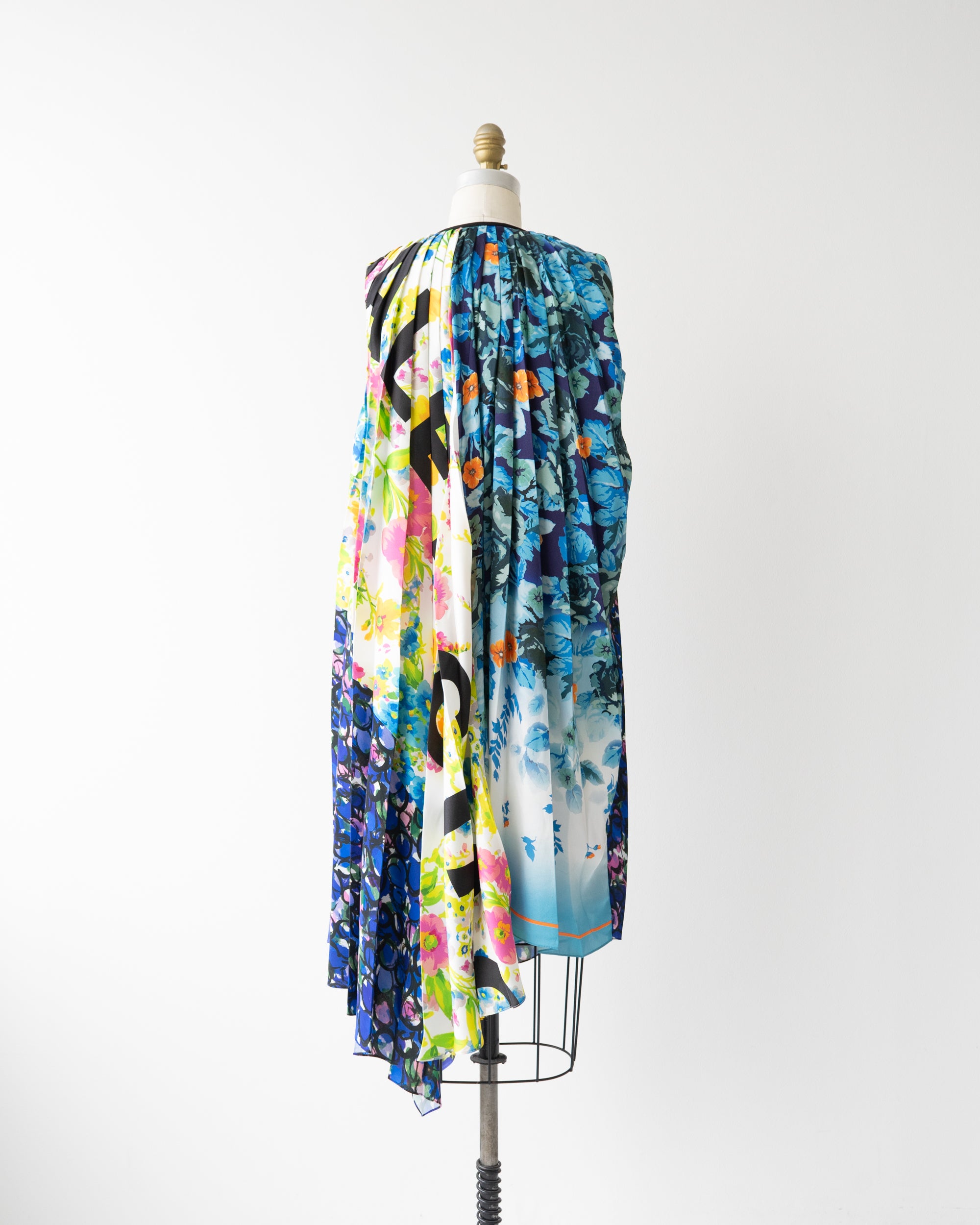 〈BALENCIAGA by Demna Gvasalia〉Sleeveless Dress