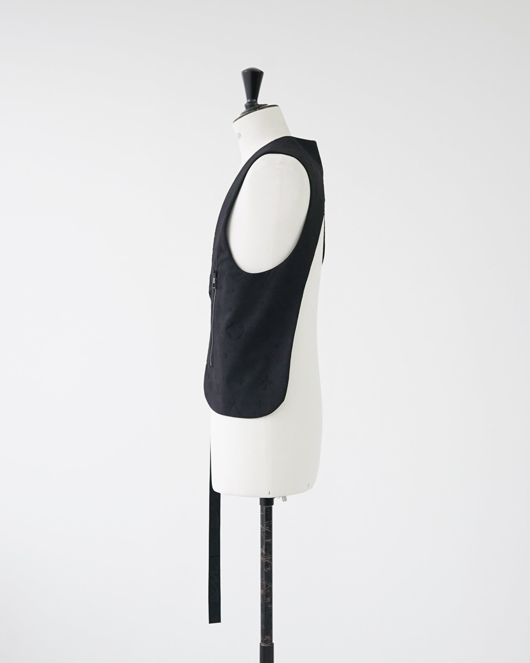 〈LOUIS VUITTON by Virgil Abloh〉Monogram Asymmetry Vest
