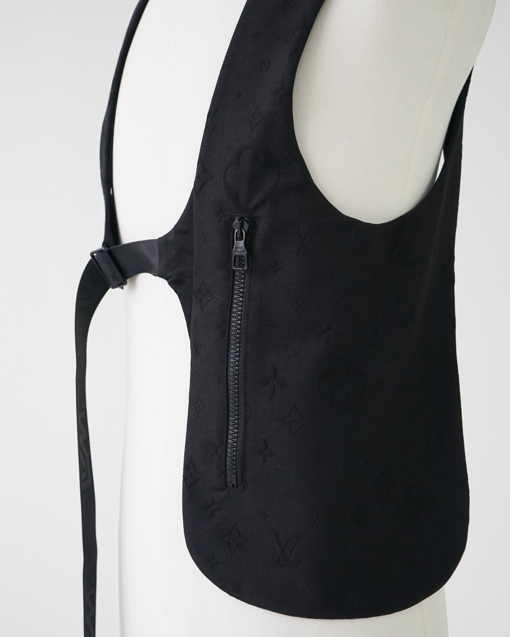 〈LOUIS VUITTON by Virgil Abloh〉Monogram Asymmetry Vest