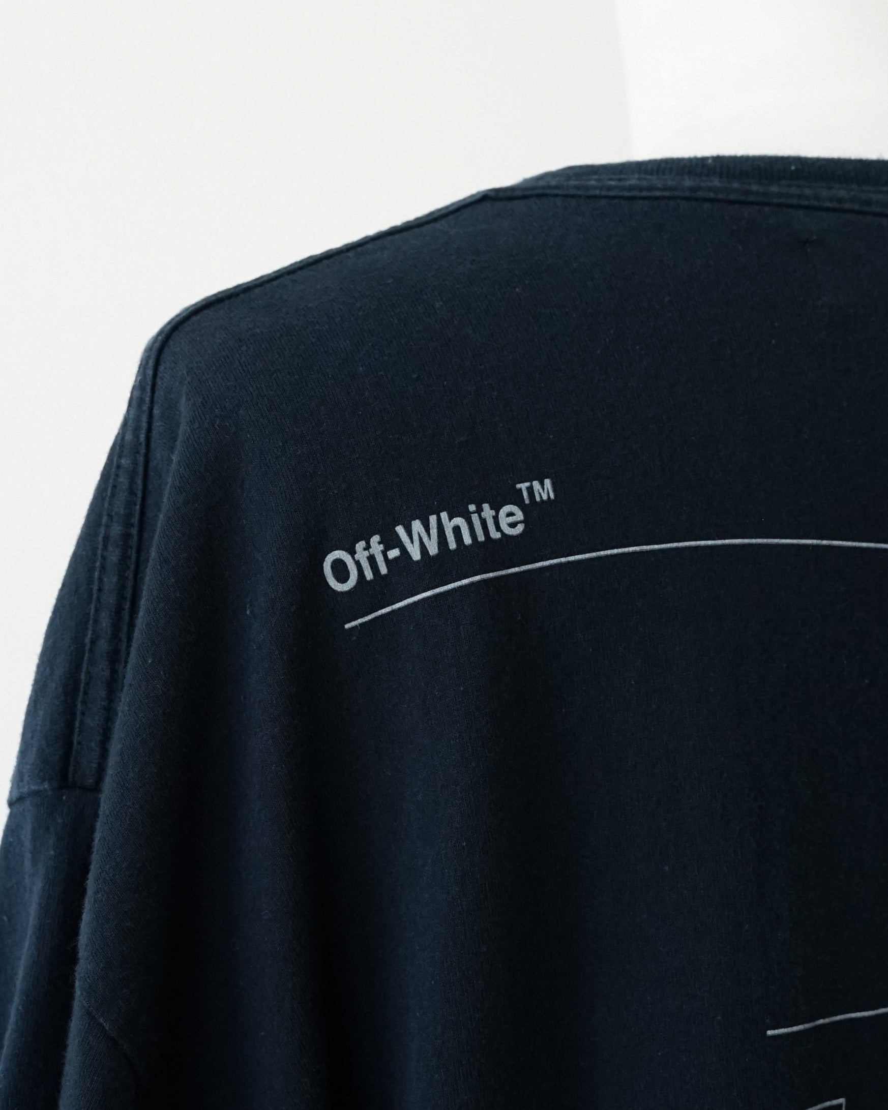 〈OFF-WHITE by Virgil Abloh〉T‐shirt