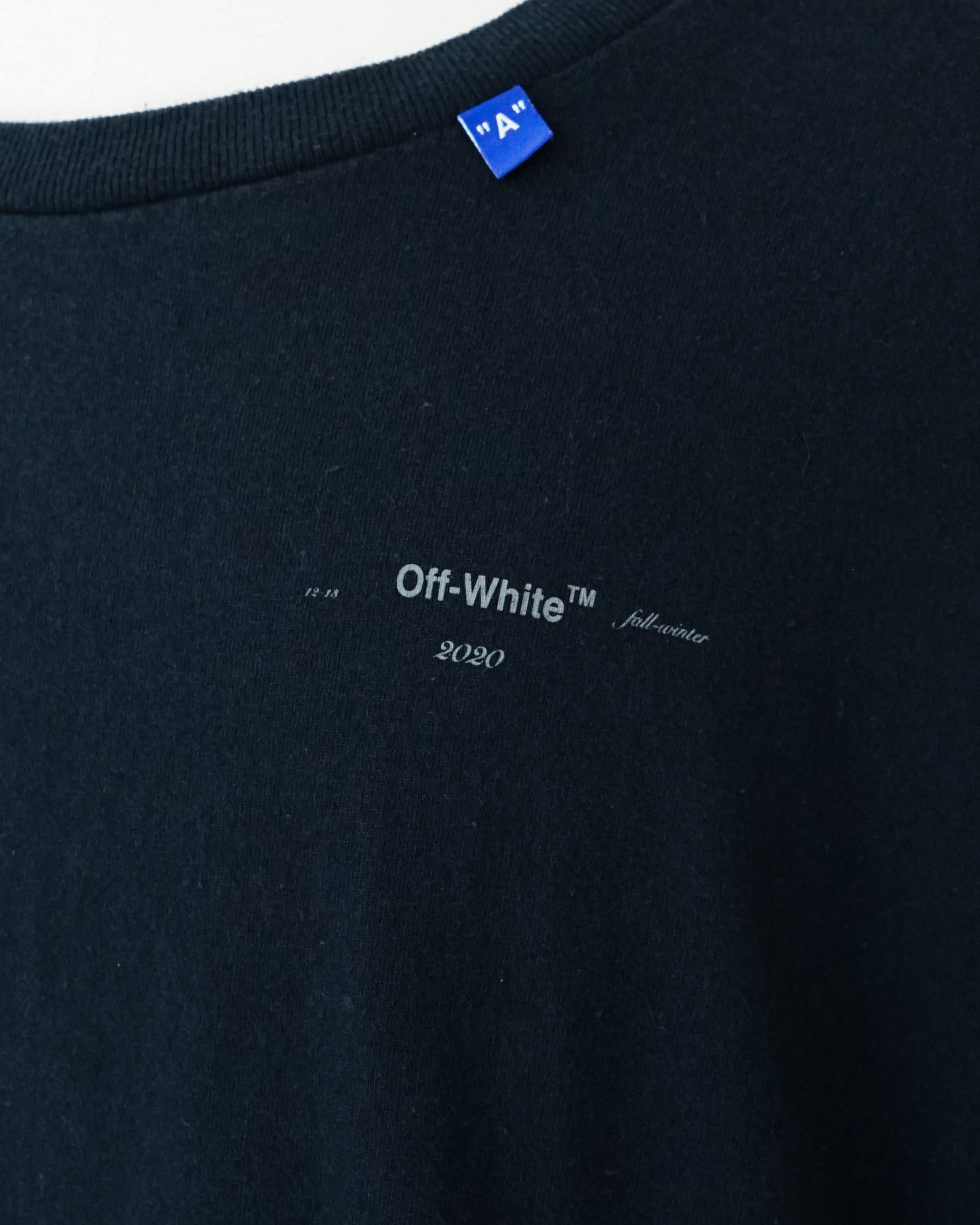 〈OFF-WHITE by Virgil Abloh〉T‐shirt