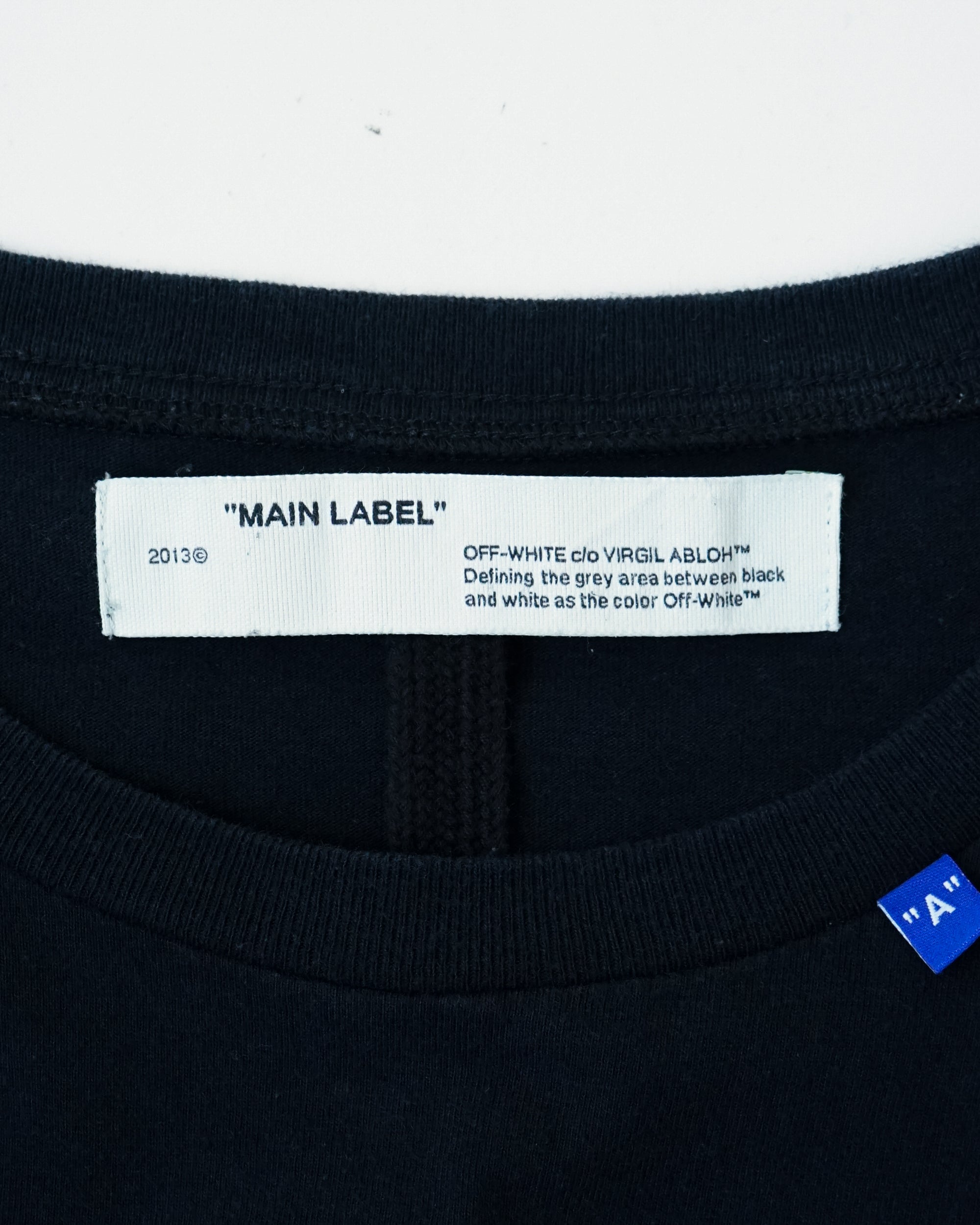 〈OFF-WHITE by Virgil Abloh〉T‐shirt