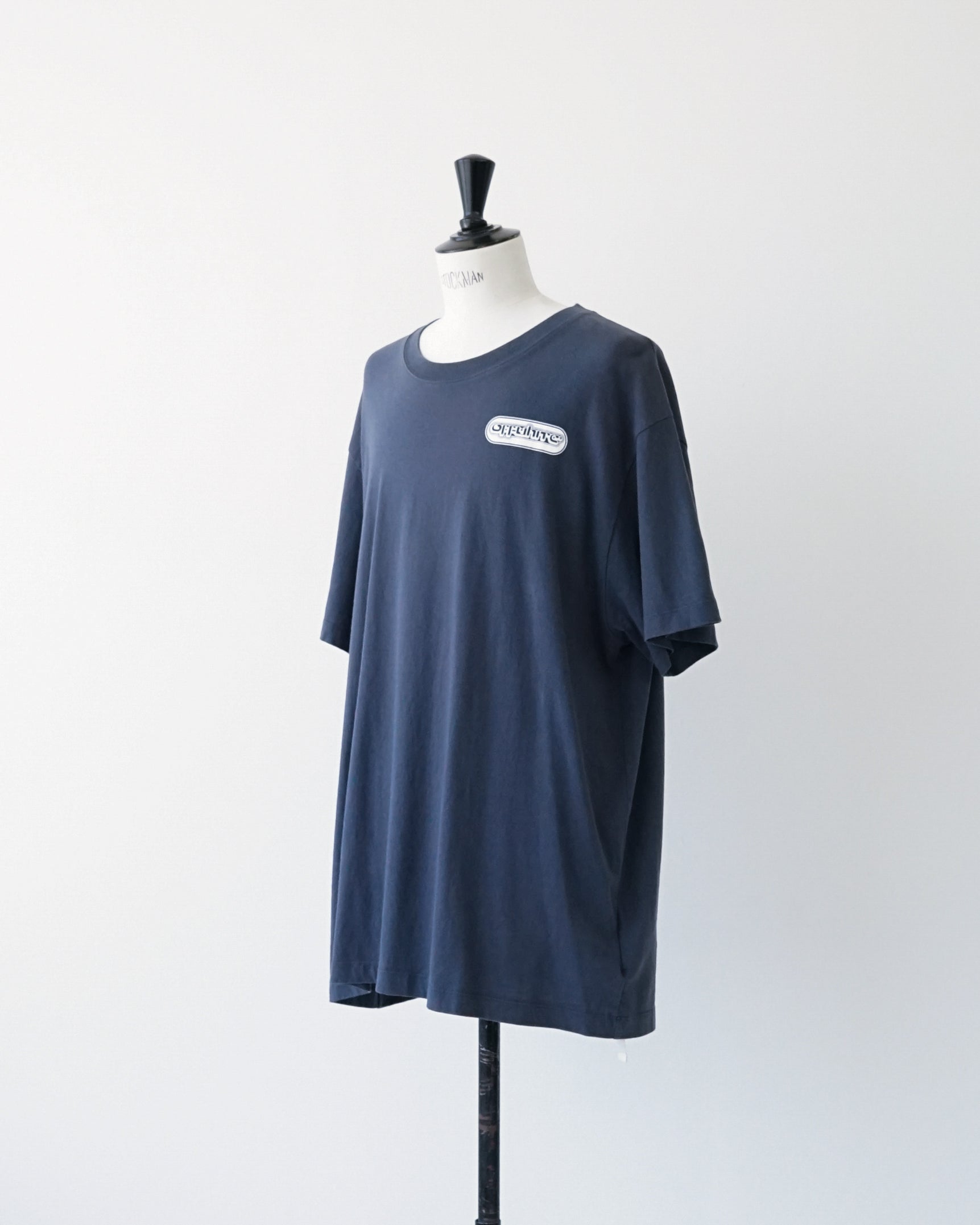〈OFF-WHITE by Virgil Abloh〉T‐shirt