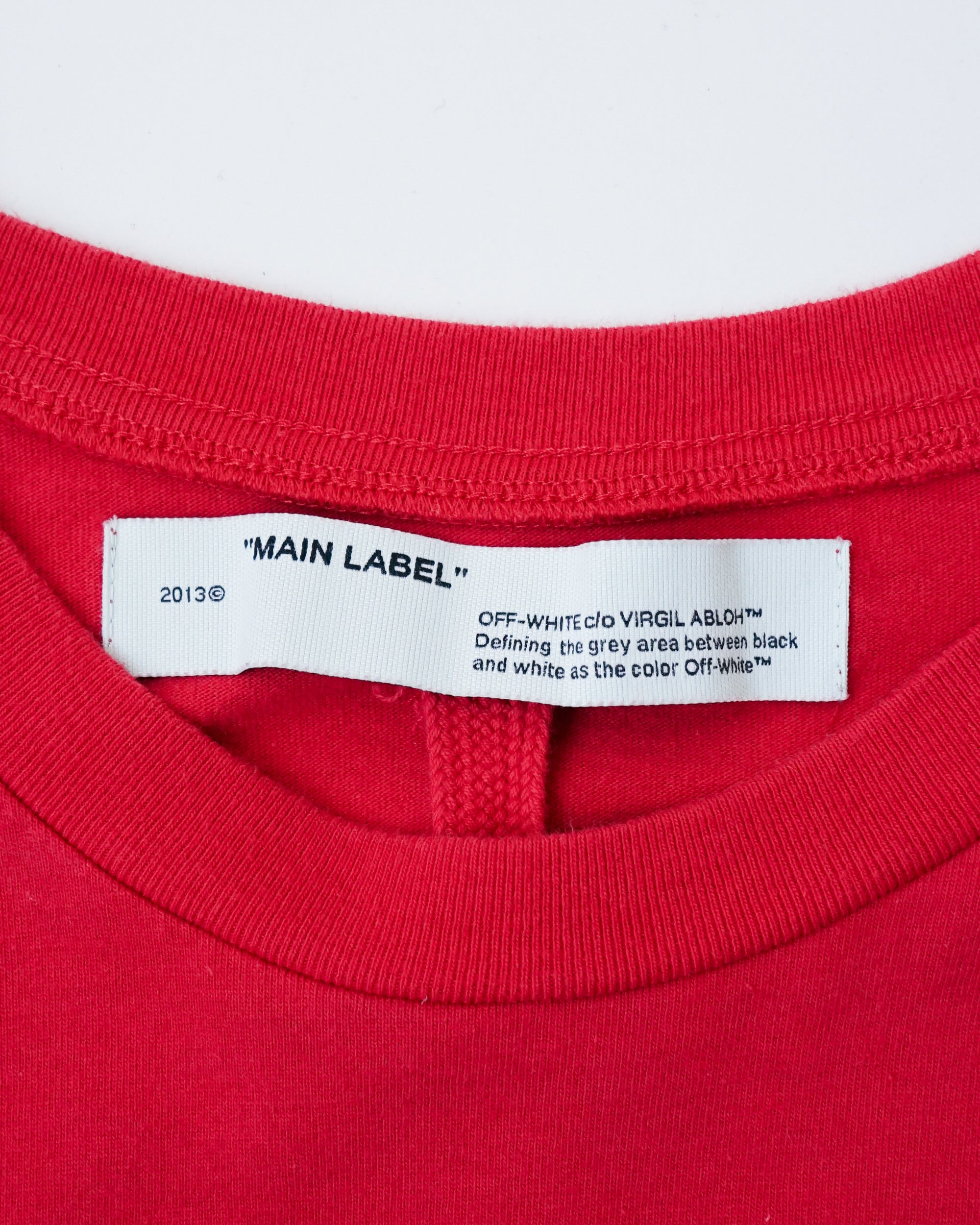 〈OFF-WHITE by Virgil Abloh〉T‐shirt
