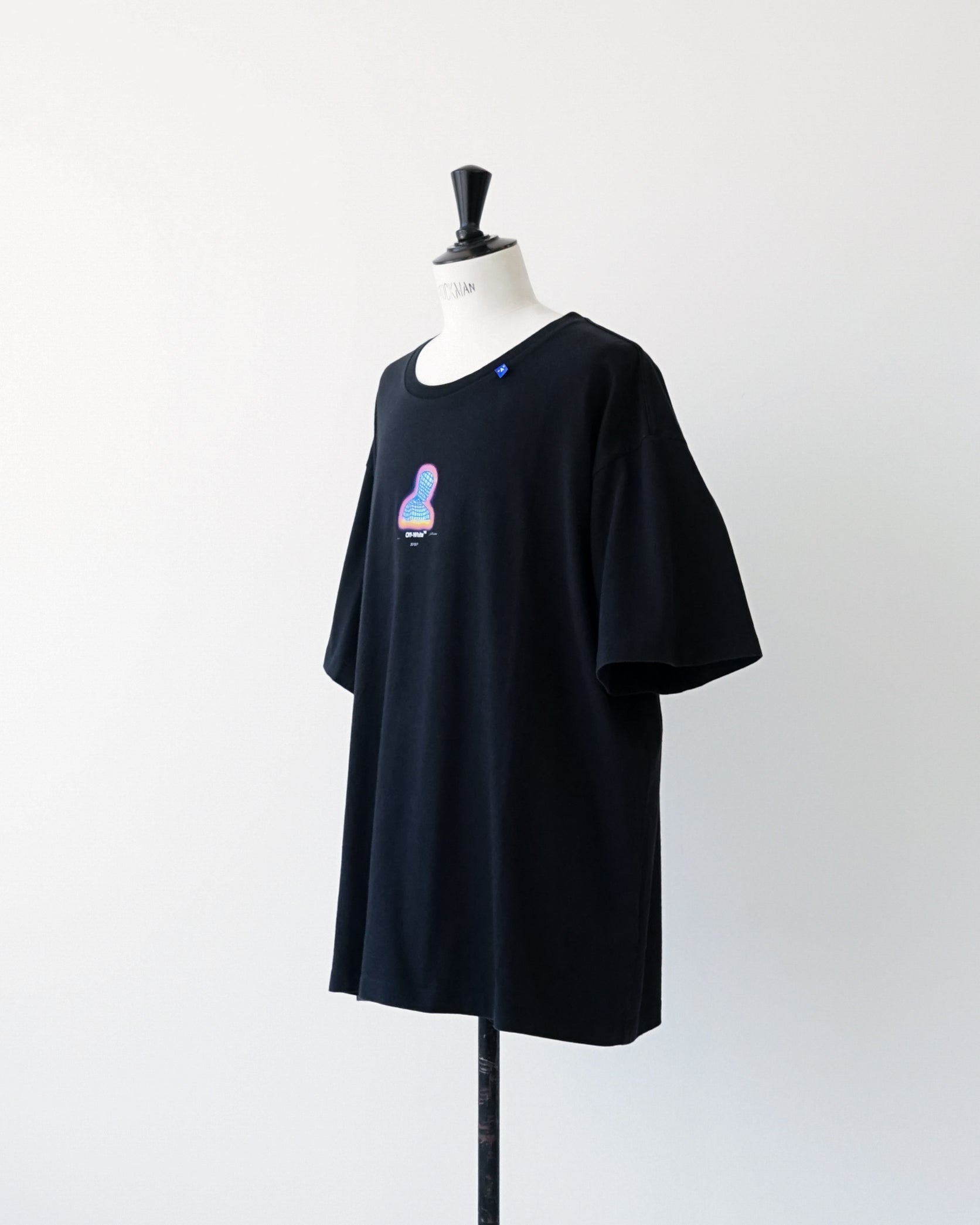 〈OFF-WHITE by Virgil Abloh〉T‐shirt