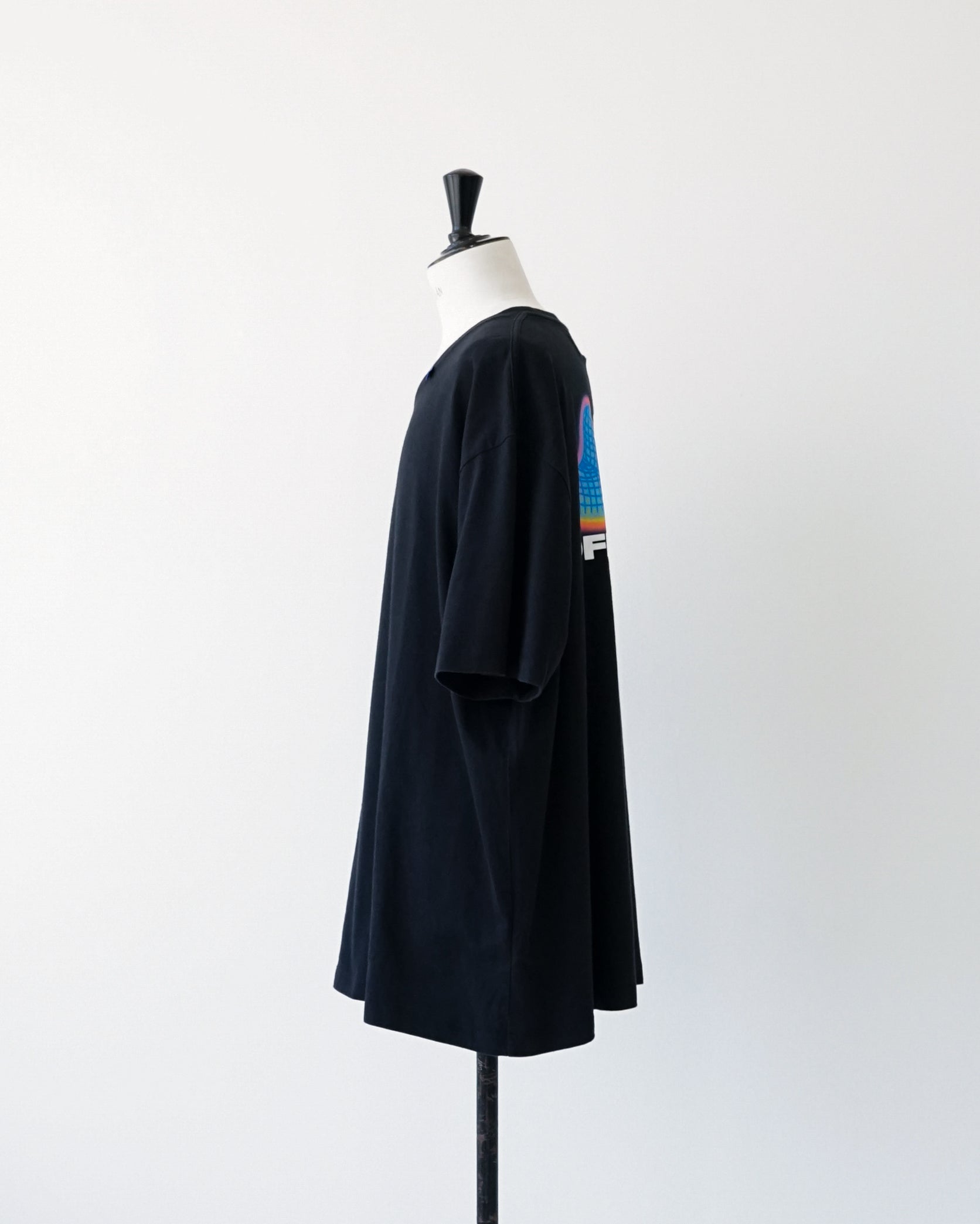 〈OFF-WHITE by Virgil Abloh〉T‐shirt