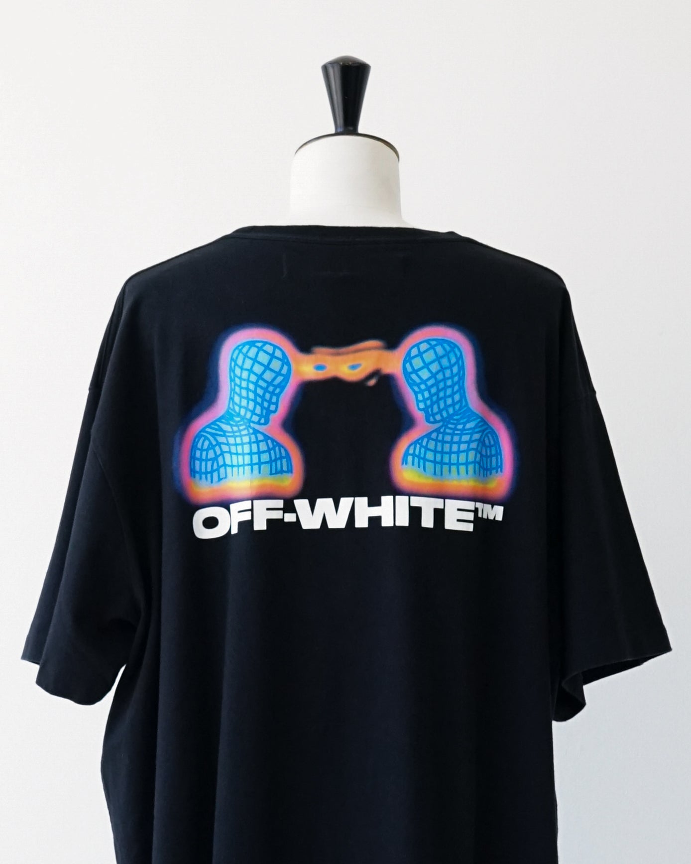 〈OFF-WHITE by Virgil Abloh〉T‐shirt