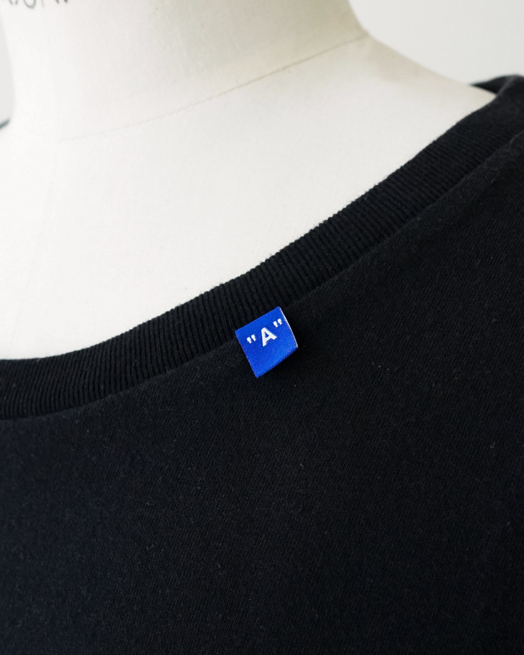 〈OFF-WHITE by Virgil Abloh〉T‐shirt