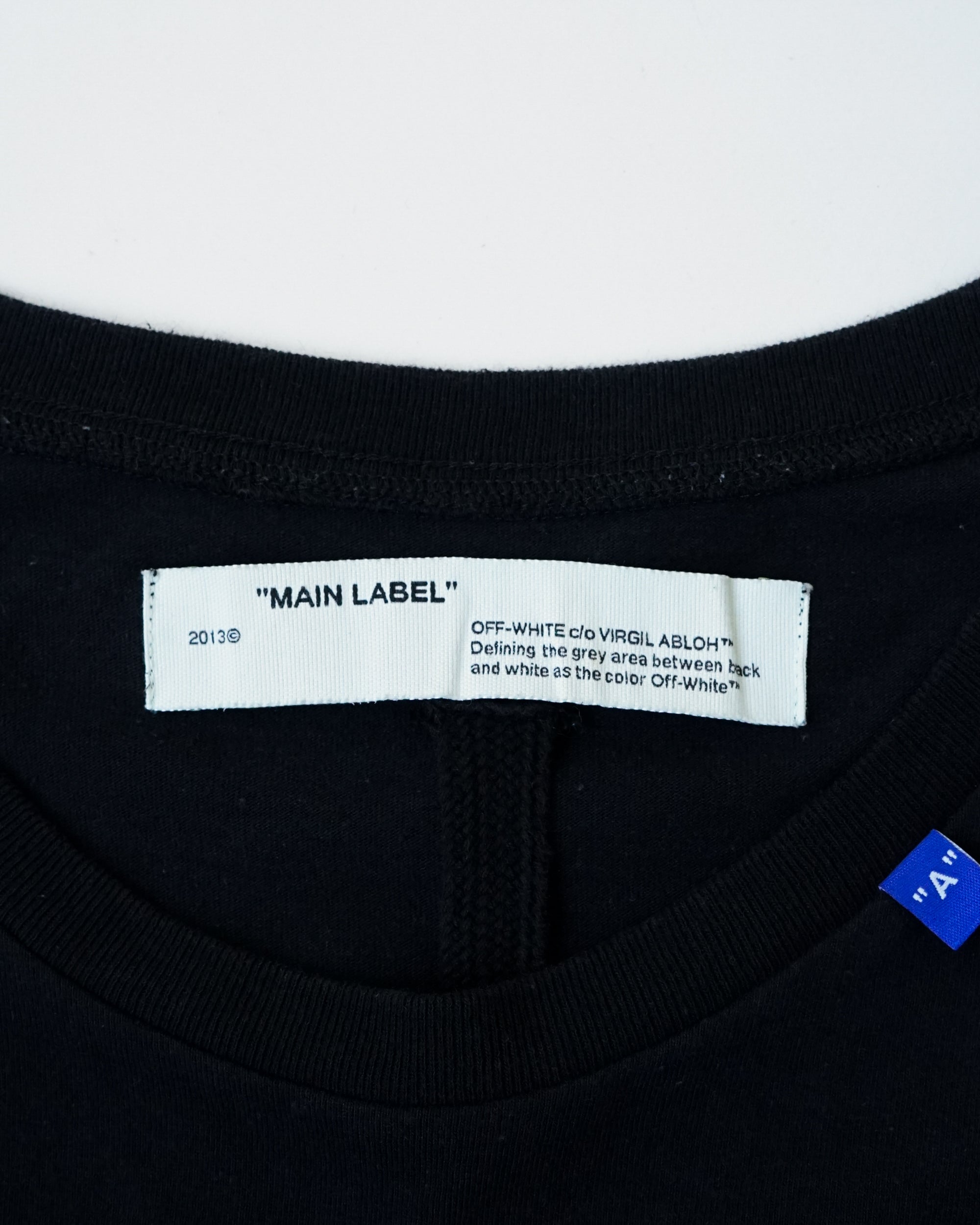 〈OFF-WHITE by Virgil Abloh〉T‐shirt