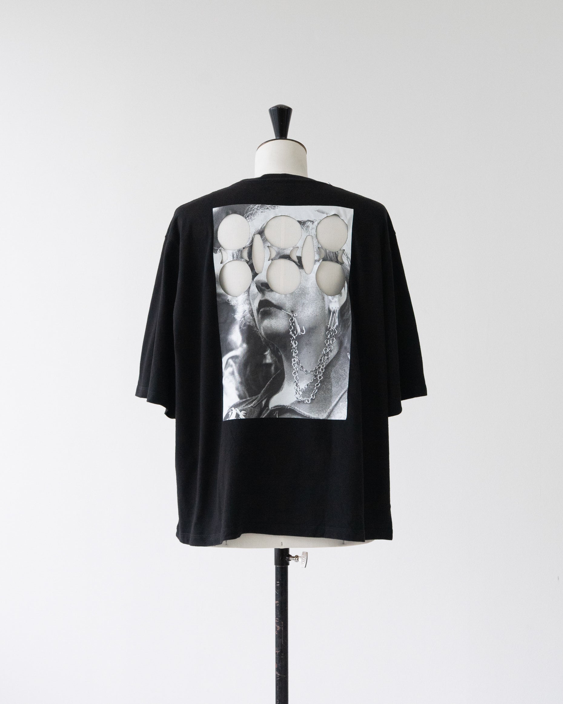 〈RAF SIMONS〉CROPPED T-SHIRT WITH CUT OUTS T-shirt 2019SS